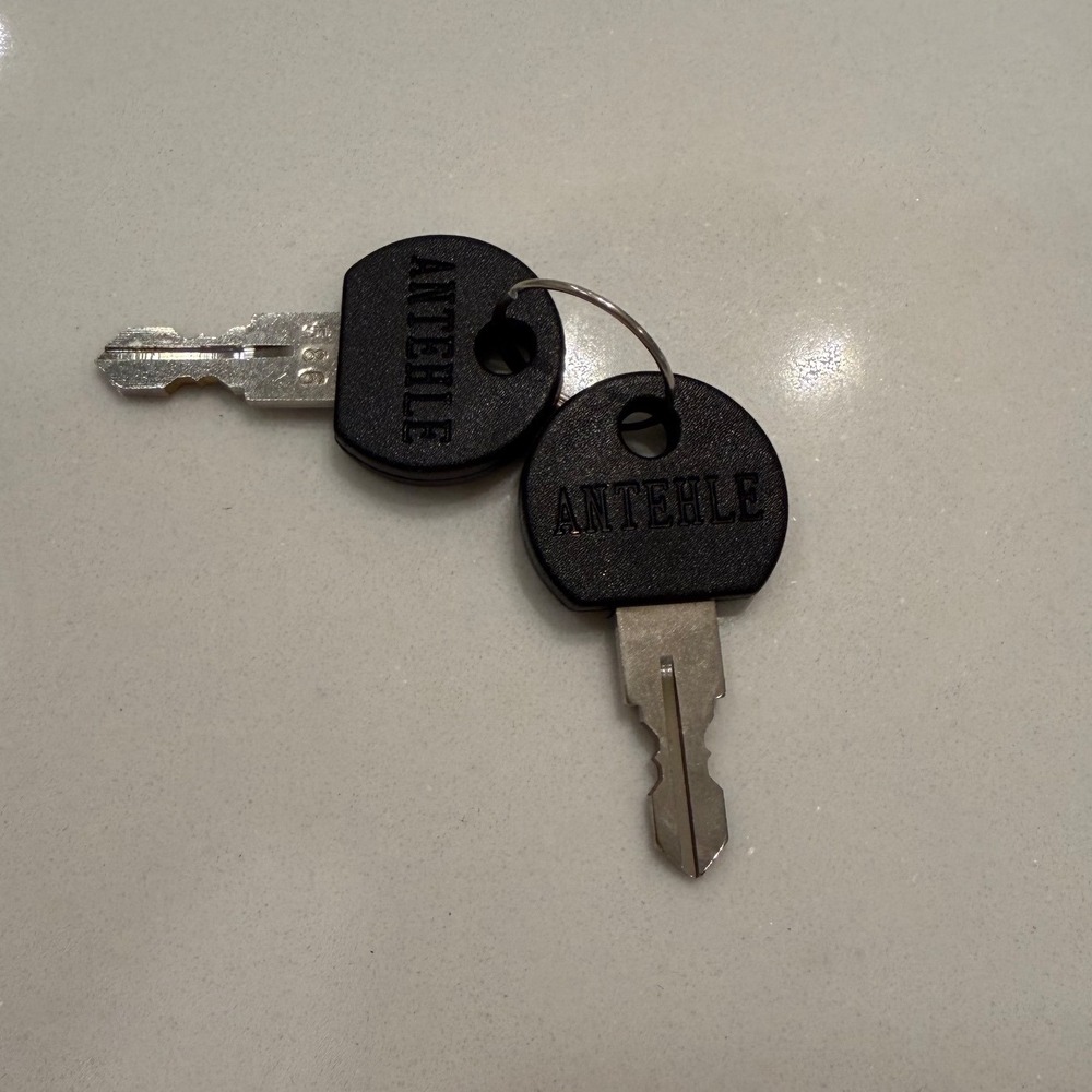 ANTEHLE 586 Replacement Keys Set of 2 Black Plastic Head Metal Blade Lock Keys